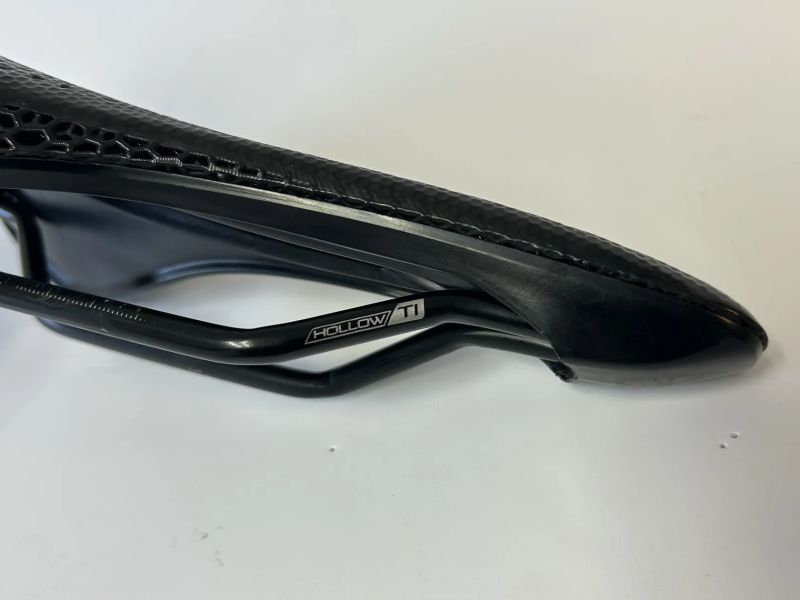 sedlo Specialized Romin Evo Pro Mirror, šířka 143 mm