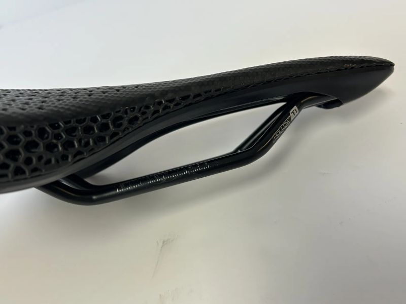 sedlo Specialized Romin Evo Pro Mirror, šířka 143 mm