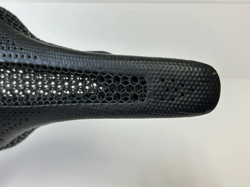 sedlo Specialized Romin Evo Pro Mirror, šířka 143 mm