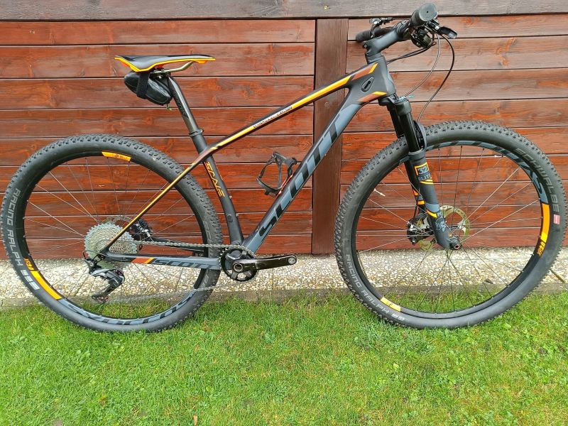 Scott SCALE 910 - osazeno komplet Shimano XT - hmotnost 10kg!!