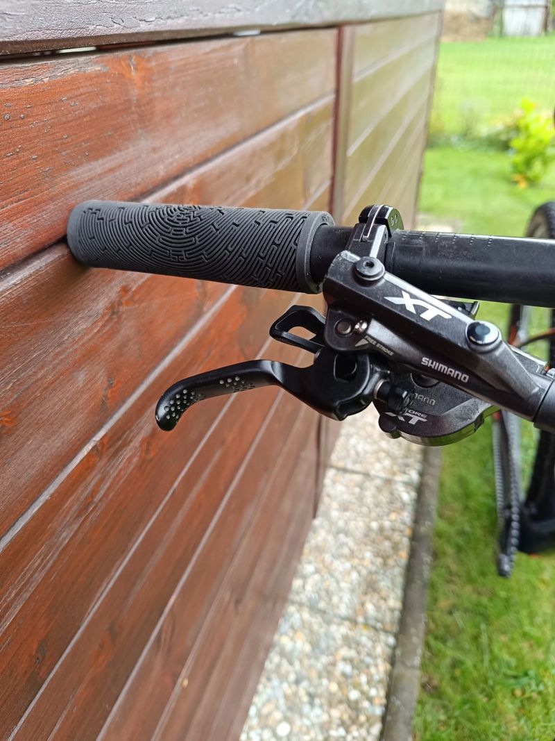 Scott SCALE 910 - osazeno komplet Shimano XT - hmotnost 10kg!!