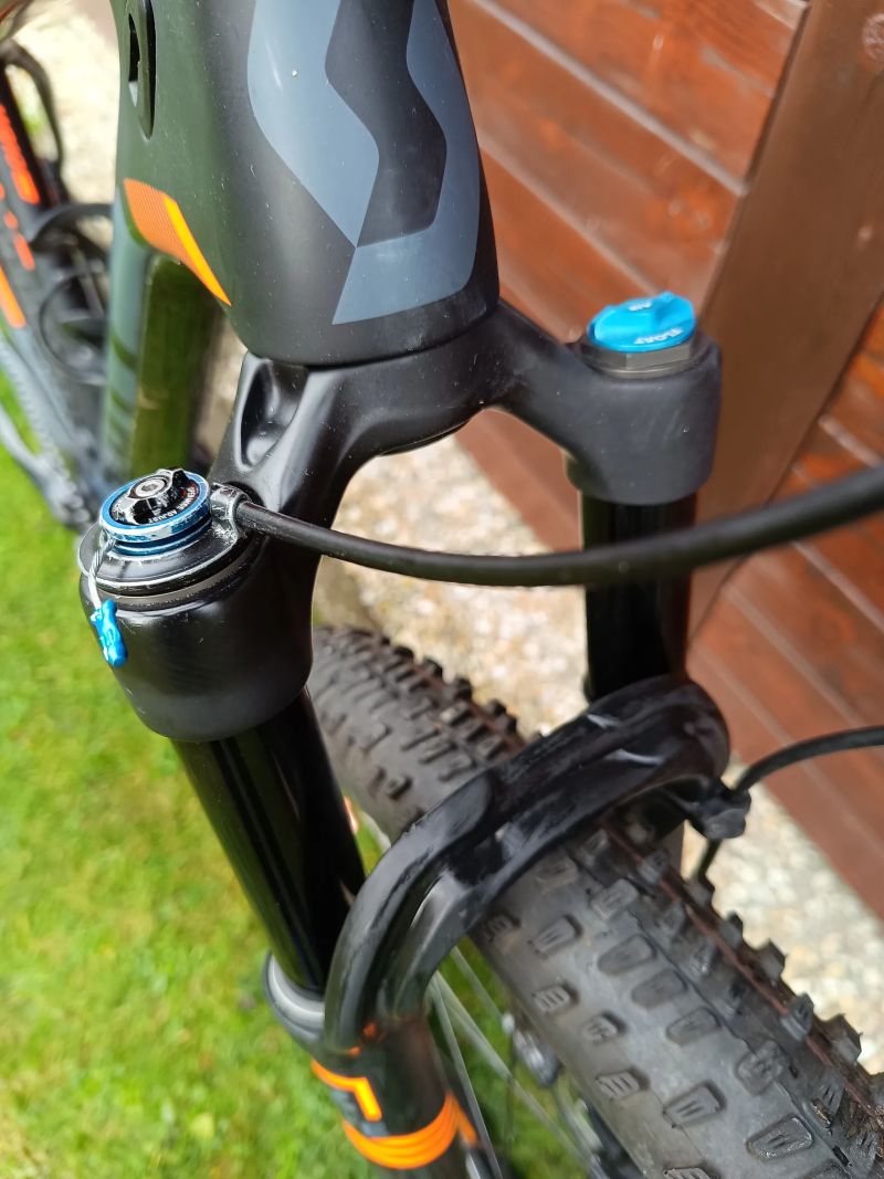Scott SCALE 910 - osazeno komplet Shimano XT - hmotnost 10kg!!