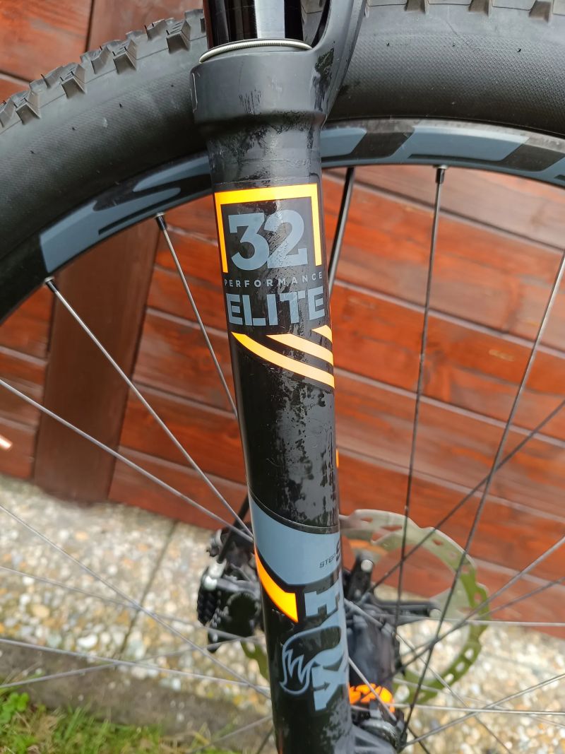 Scott SCALE 910 - osazeno komplet Shimano XT - hmotnost 10kg!!