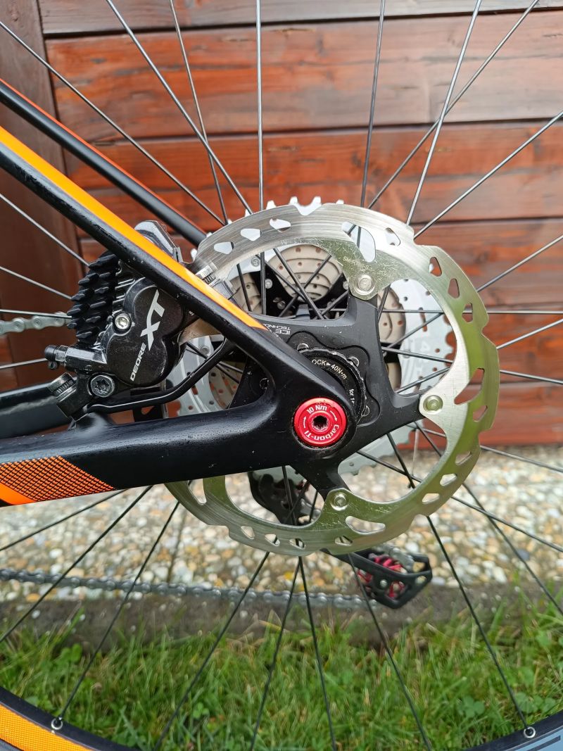 Scott SCALE 910 - osazeno komplet Shimano XT - hmotnost 10kg!!