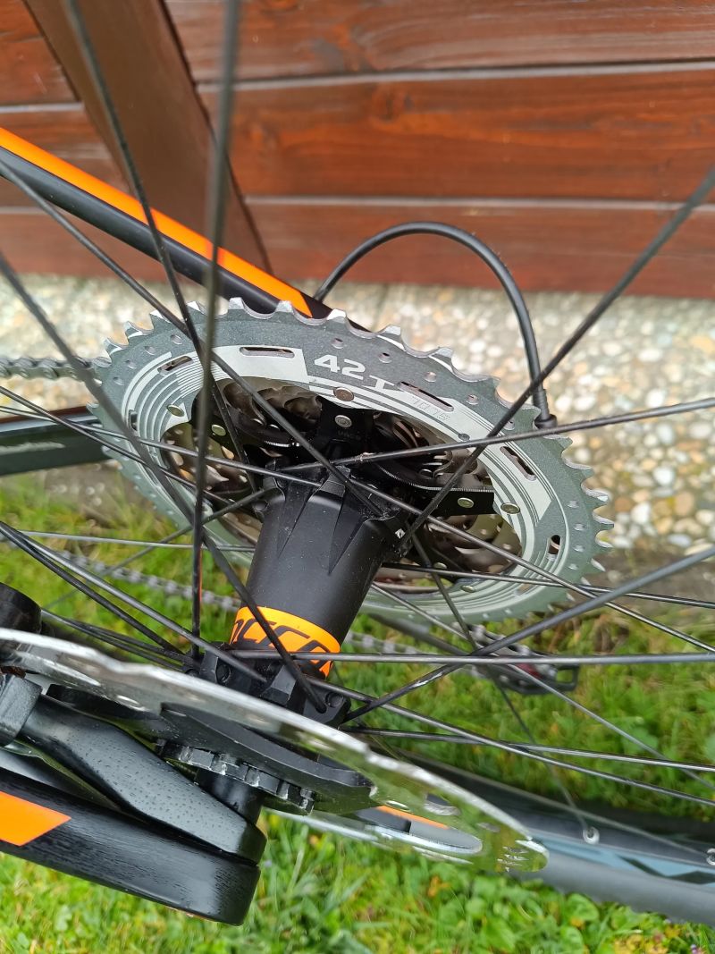 Scott SCALE 910 - osazeno komplet Shimano XT - hmotnost 10kg!!