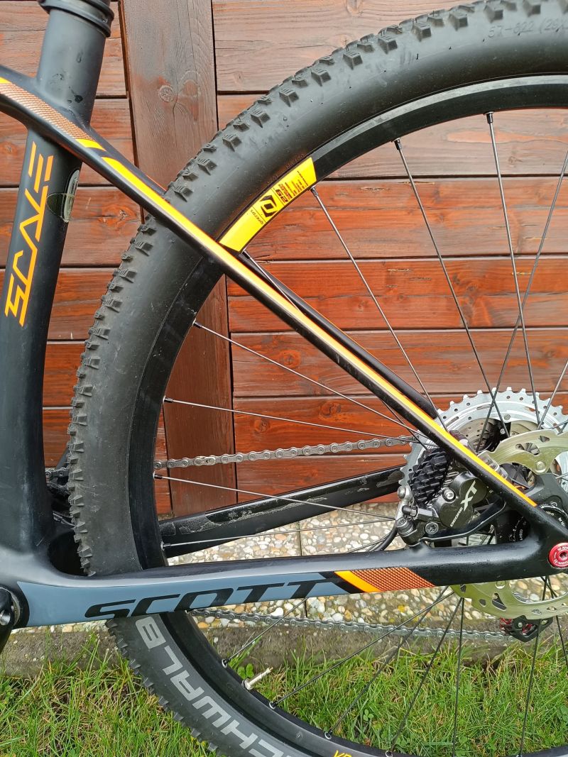 Scott SCALE 910 - osazeno komplet Shimano XT - hmotnost 10kg!!