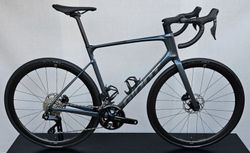 GIANT Defy Advanced 0 Di2 2025, 2026 - endurance silniční kolo s karbonovým rámem - NOVÉ