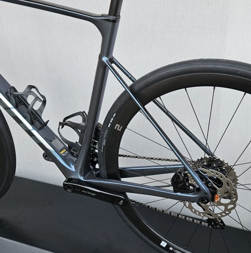 GIANT Defy Advanced 0 Di2 2025, 2026 - endurance silniční kolo s karbonovým rámem - NOVÉ