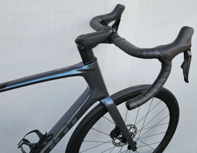 GIANT Defy Advanced 0 Di2 2025, 2026 - endurance silniční kolo s karbonovým rámem - NOVÉ