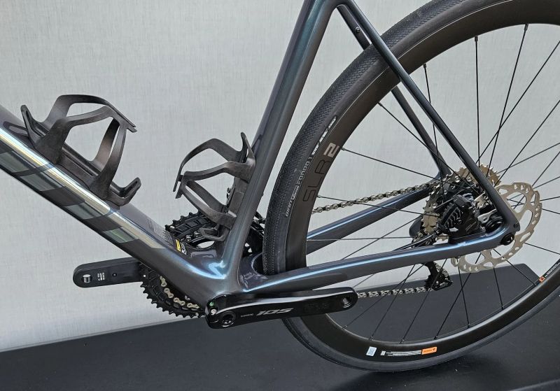 GIANT Defy Advanced 0 Di2 2025, 2026 - endurance silniční kolo s karbonovým rámem - NOVÉ