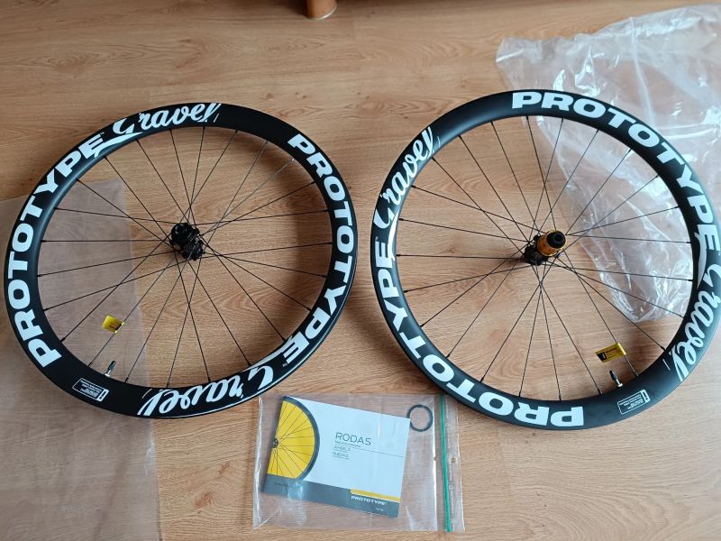 Prototype Gravel Carbon zapletená kola 