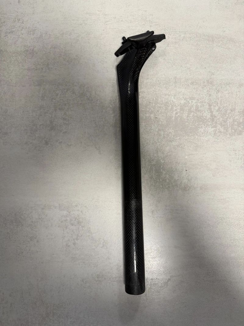 Karbonová sedlovka 31,6 mm — 207 g