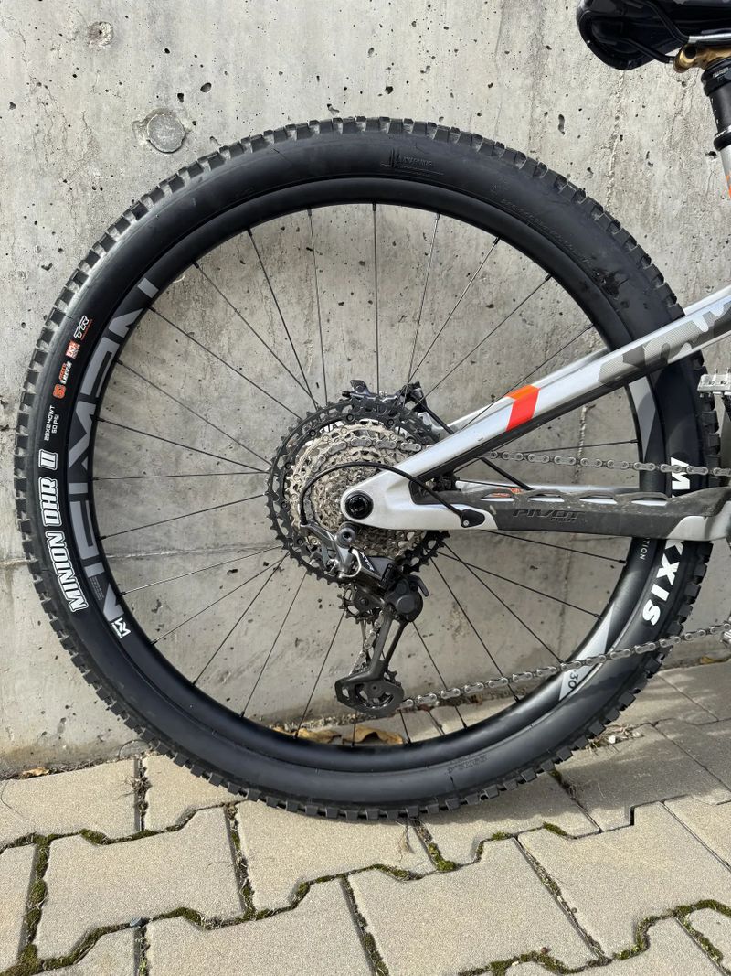 Absolutní pecka - Pivot Firebird 29 Pro XT/XTR, vel. M + komplet nová kola!