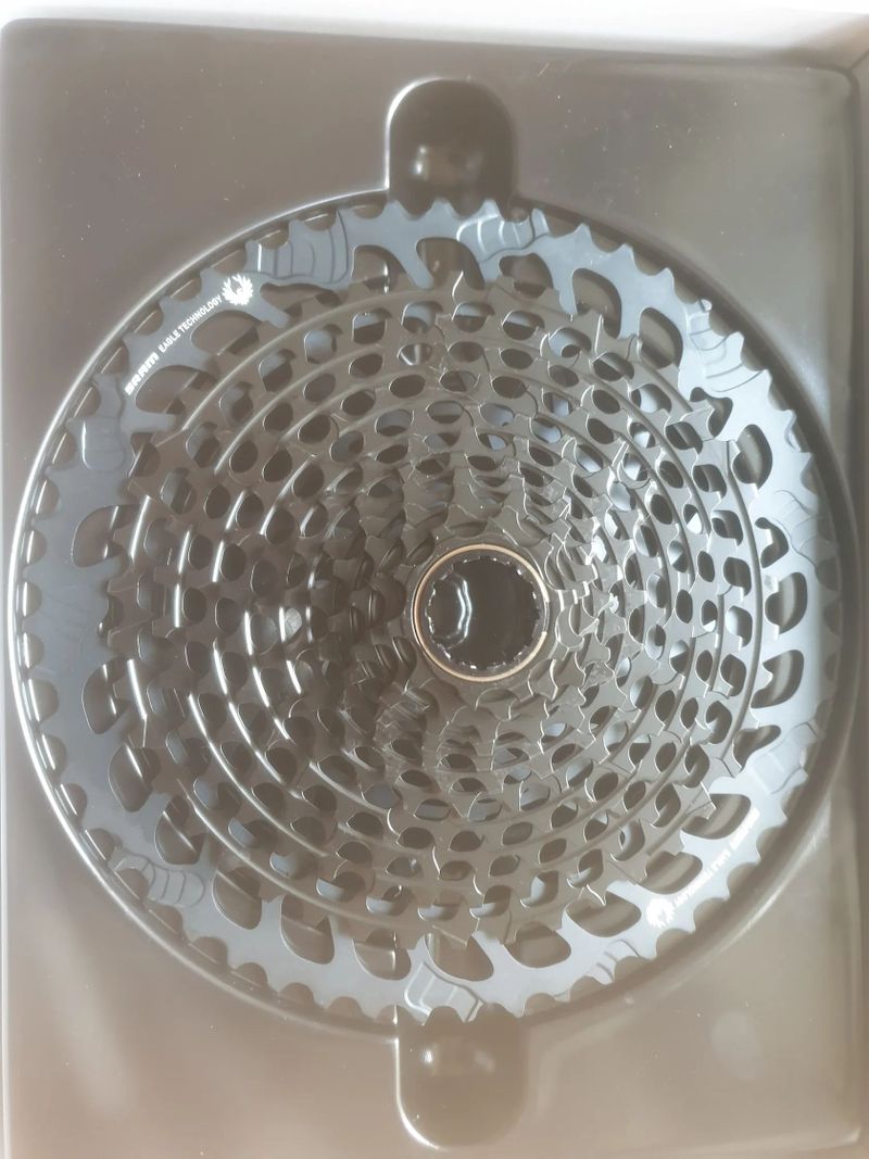 nová kazeta SRAM XG-1175 11s 10-42, XG-1295 12s 10-52 a XG-1299 12s 10-52