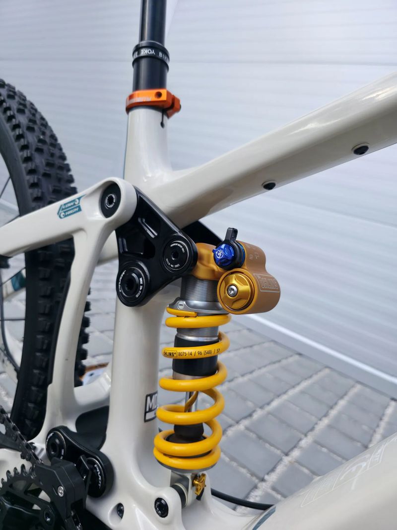 Elektrokolo PIVOT Shuttle AM Pro X0 Eagle Transmission 29" Carbon Mojave 29″ velikost M