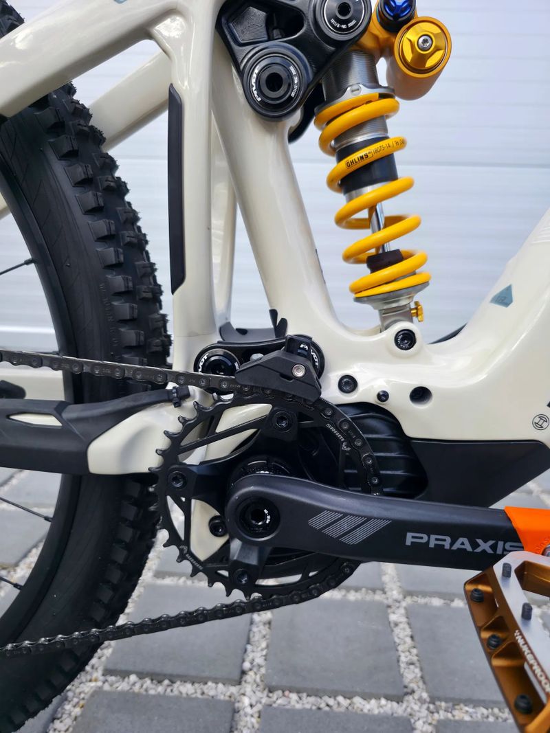 Elektrokolo PIVOT Shuttle AM Pro X0 Eagle Transmission 29" Carbon Mojave 29″ velikost M