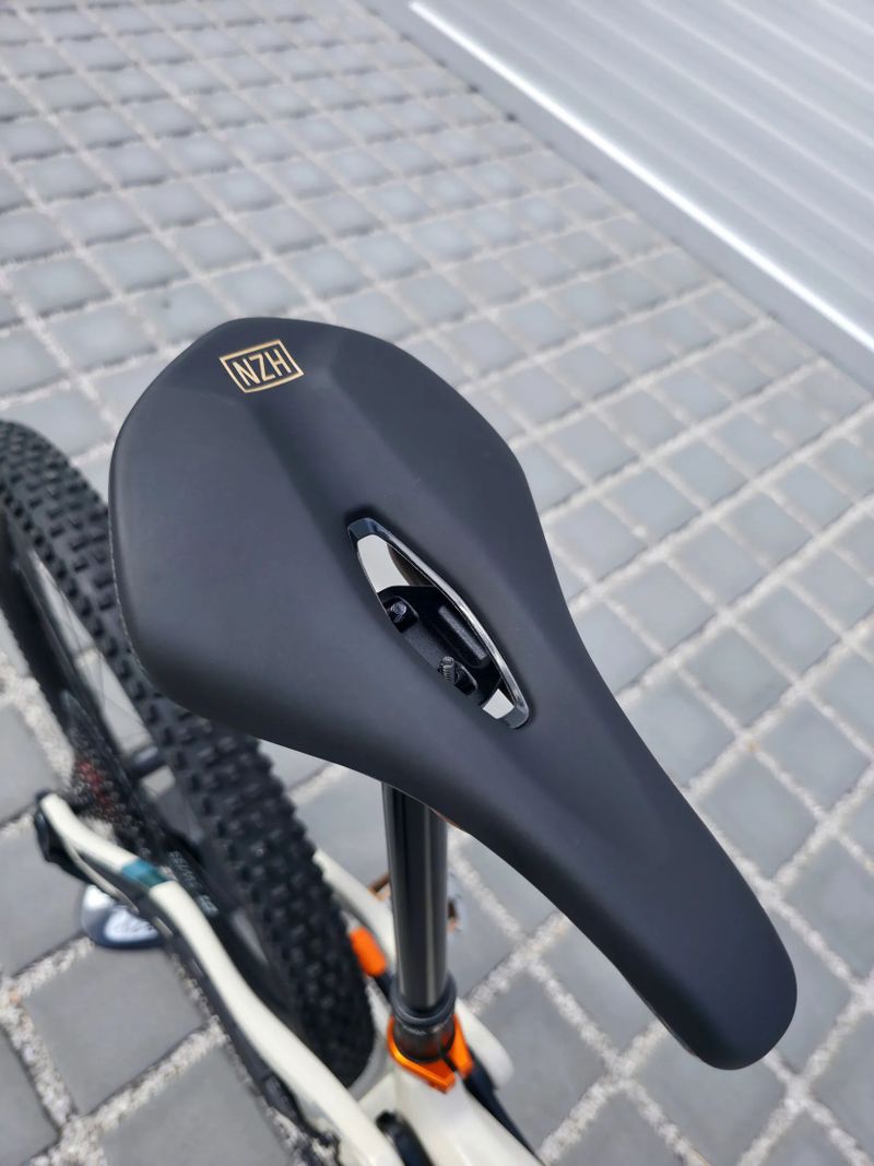 Elektrokolo PIVOT Shuttle AM Pro X0 Eagle Transmission 29" Carbon Mojave 29″ velikost M