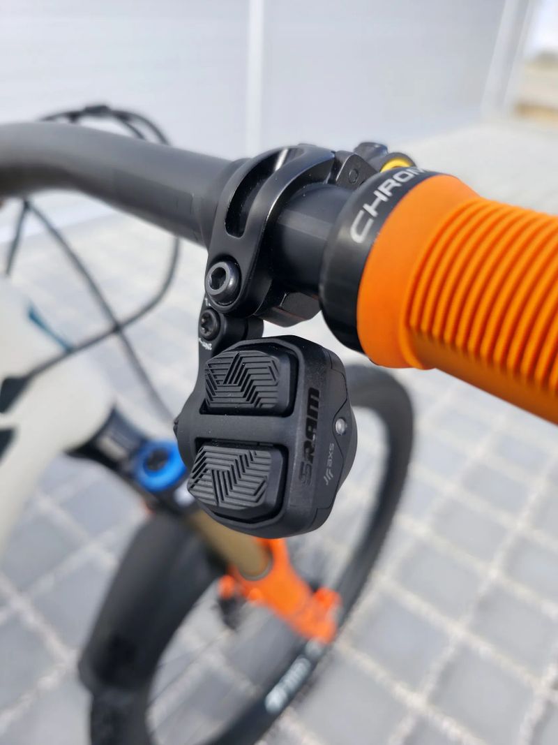 Elektrokolo PIVOT Shuttle AM Pro X0 Eagle Transmission 29" Carbon Mojave 29″ velikost M