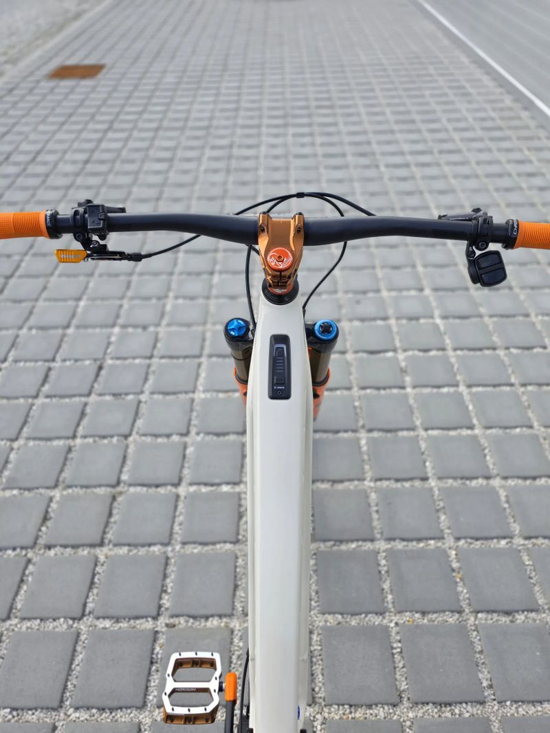 Elektrokolo PIVOT Shuttle AM Pro X0 Eagle Transmission 29" Carbon Mojave 29″ velikost M