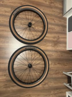 NOVÁ Karbonová kola Bontrager Line Elite 30mm 29" Boost + další nové díly sundané z kol