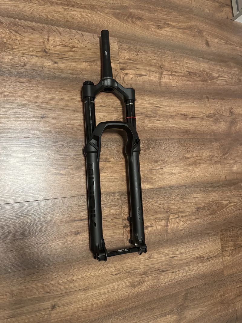 NOVÁ Karbonová kola Bontrager Line Elite 30mm 29" Boost + další nové díly sundané z kol