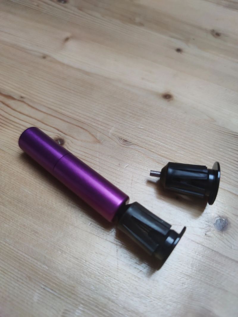 Nové gripy + sada na opravu pneu