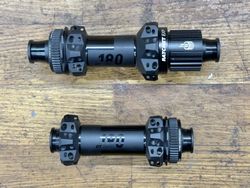 náboje DT Swiss 180 | MTB Boost | Straightpull | Centerlock | Microspline | 292 gramů