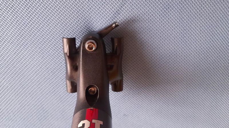 Prodám karbonovou sedlovku 3T