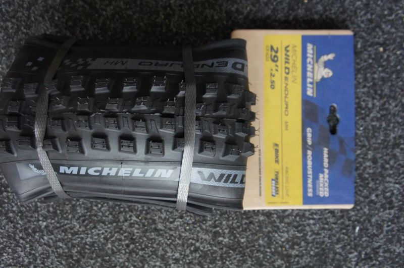 Michelin plášť Force AM2 (bezduš) 27,5x2.40 (černá) GUM-X
