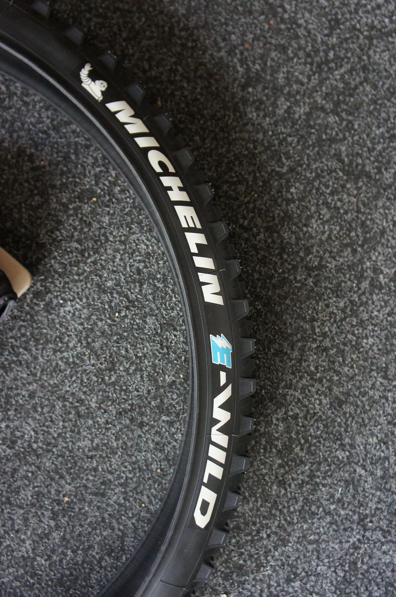 Plášť Michelin E-Wild Rear 29x2,60 (65-622) Racing Line Bead to Bead Magi-X TLR - skládací, černá