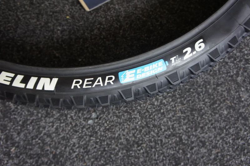 Plášť Michelin E-Wild Rear 29x2,60 (65-622) Racing Line Bead to Bead Magi-X TLR - skládací, černá