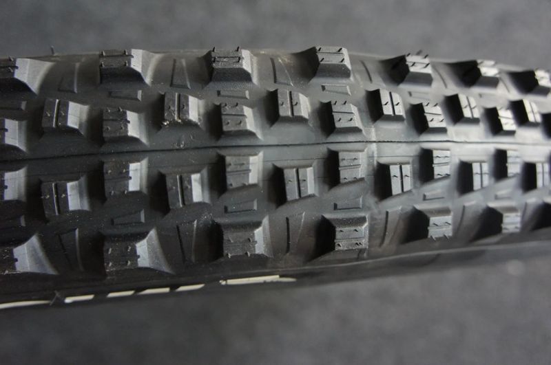 Plášť Michelin E-Wild Rear 29x2,60 (65-622) Racing Line Bead to Bead Magi-X TLR - skládací, černá