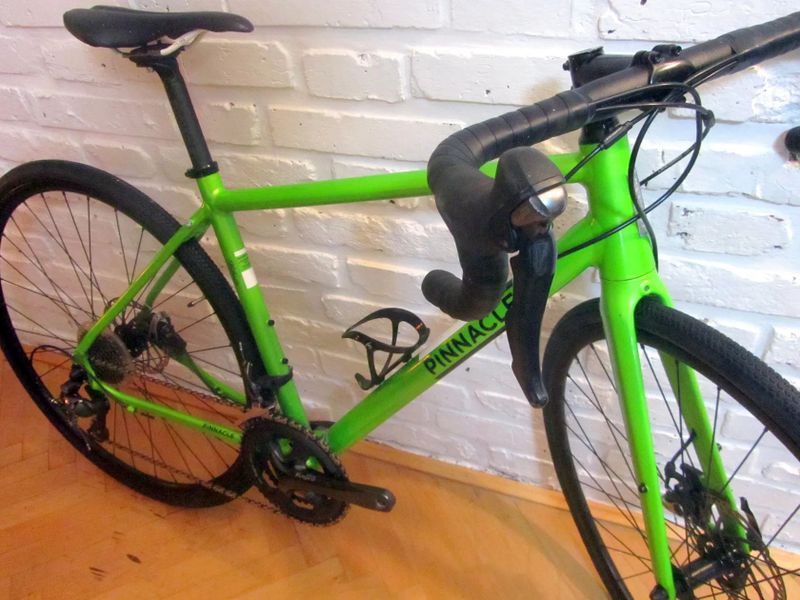 PINNACLE DOLOMITE FOUR na shimano TIAGRA, 52 cm. Super stav