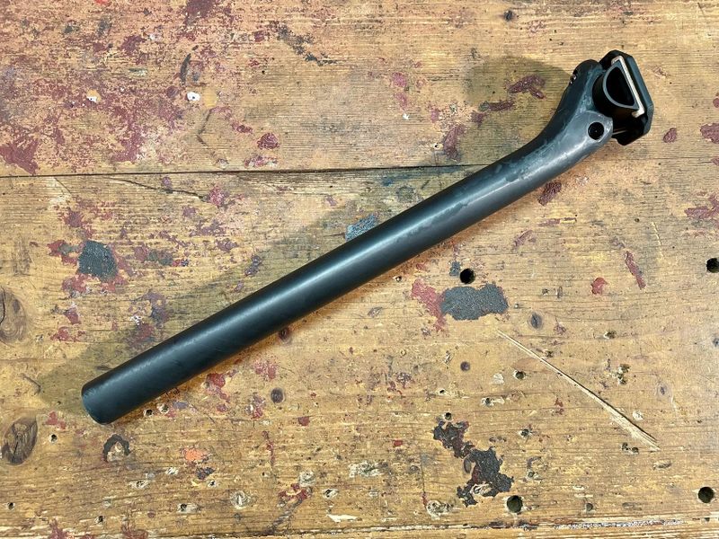 ELITA ONE Karbonová sedlovka 30.9 mm, 400 mm