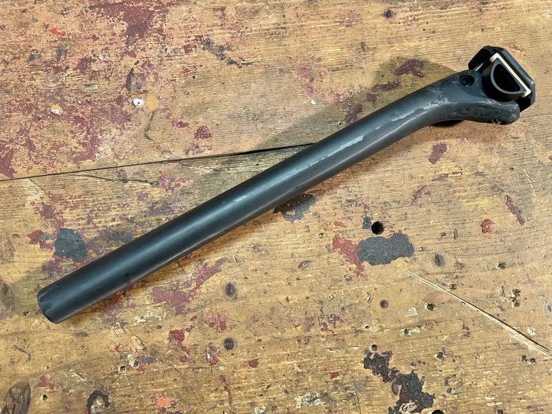 ELITA ONE Karbonová sedlovka 30.9 mm, 400 mm