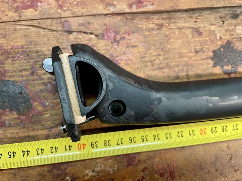 ELITA ONE Karbonová sedlovka 30.9 mm, 400 mm