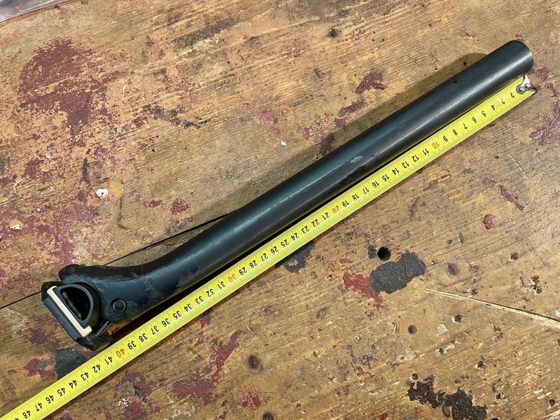 ELITA ONE Karbonová sedlovka 30.9 mm, 400 mm