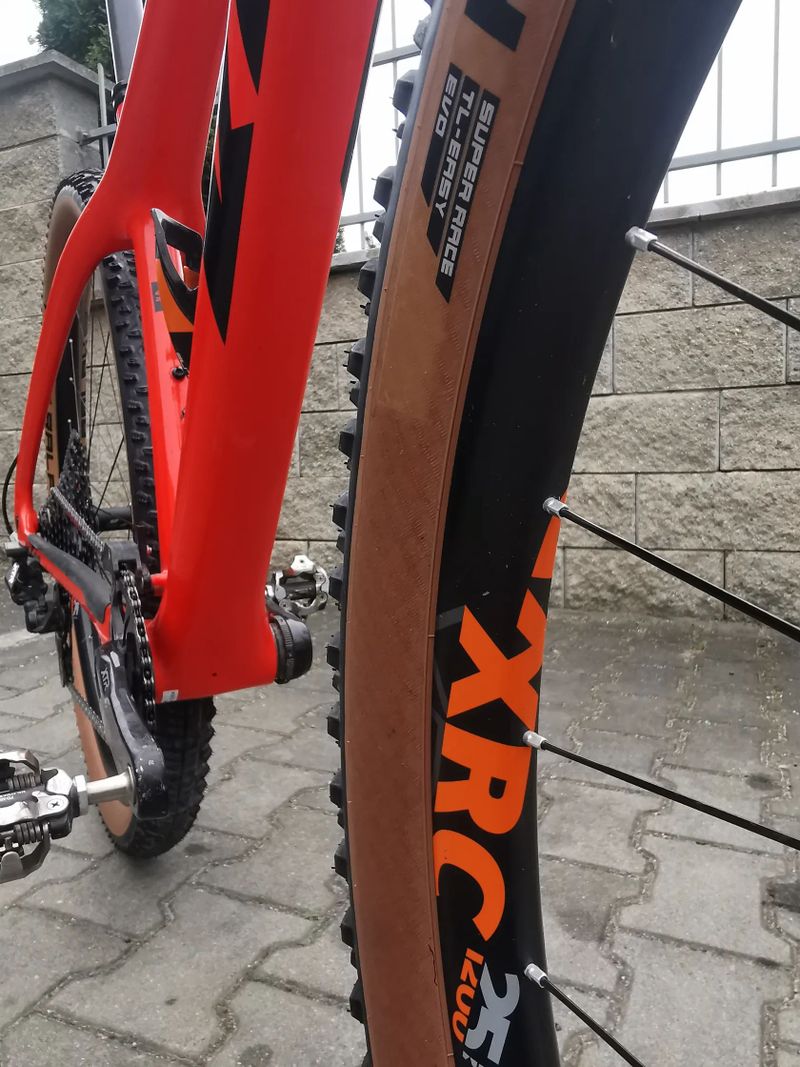 KTM Myroon Exonic. Váha 8,4kg. Pův. cena 219.490 Kč. Krásný stav!
