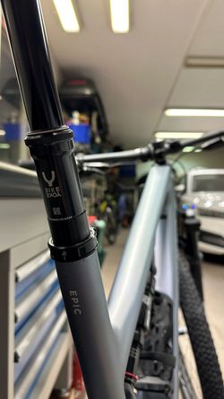 BikeYoke Divine SL 125mm, ø 30,9 mm včetně páčky, bowdenu a lanka