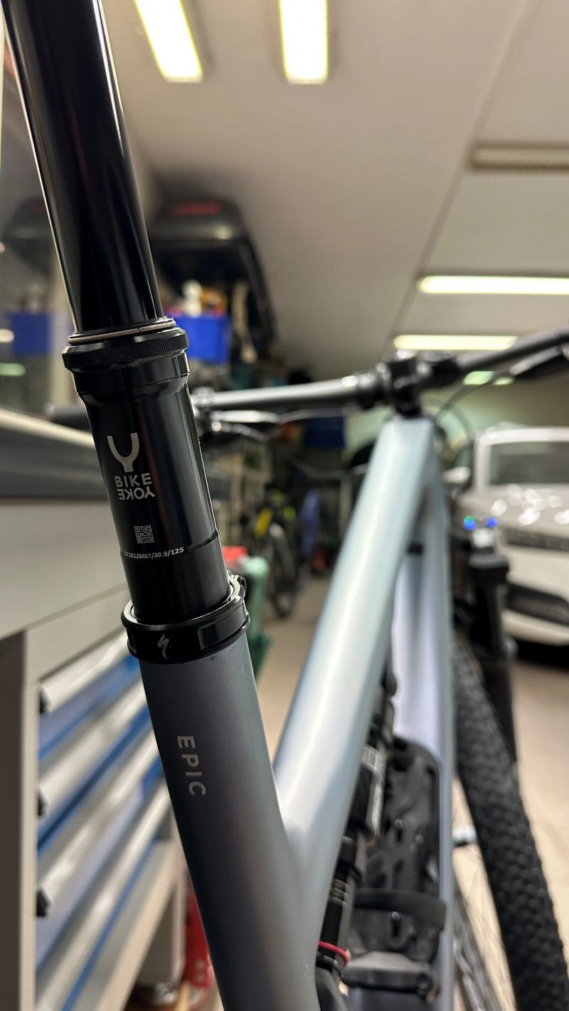 BikeYoke Divine SL 125mm, ø 30,9 mm včetně páčky, bowdenu a lanka