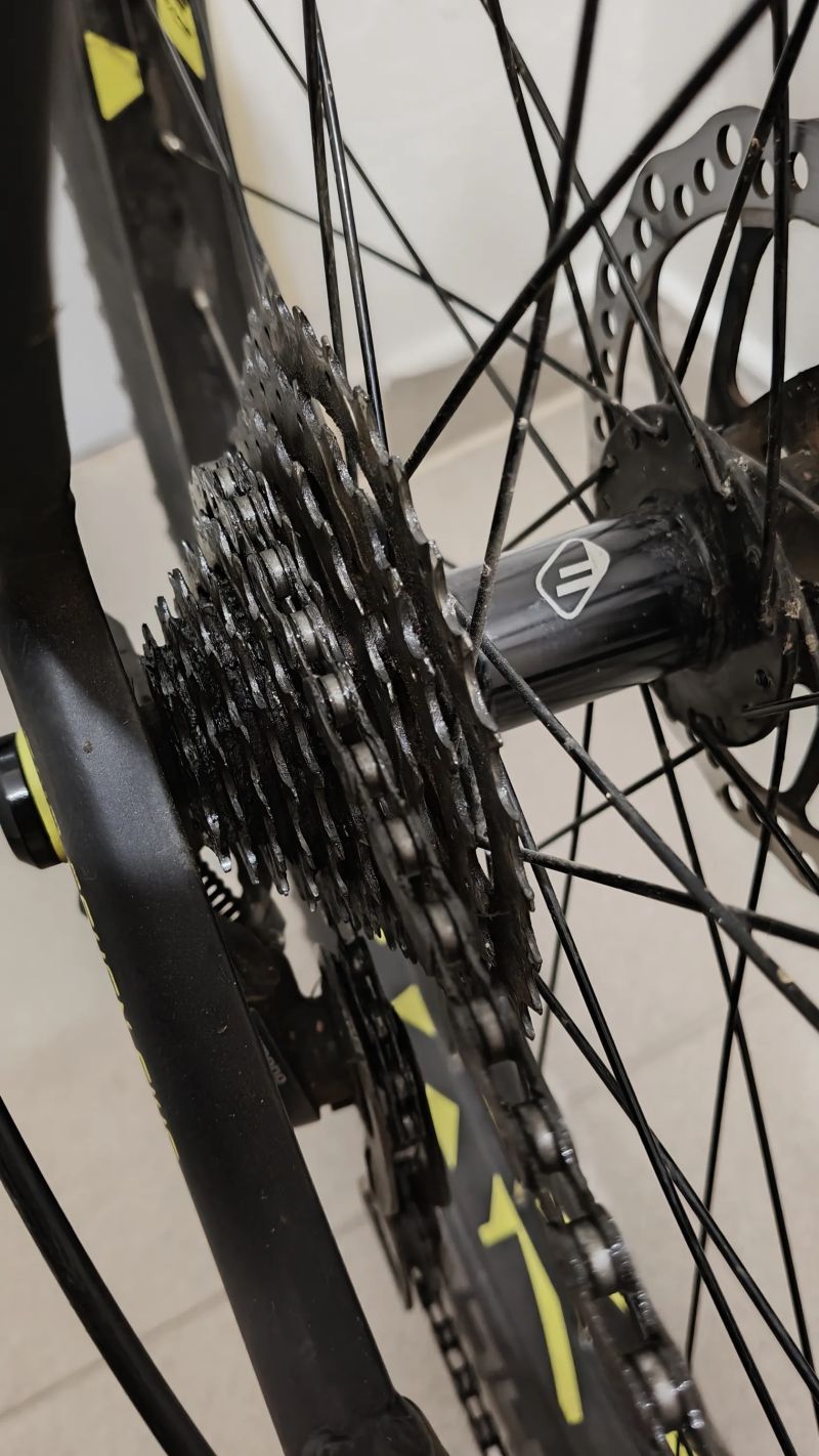 Trailový hardtail Leader Fox Belmont 27,5+