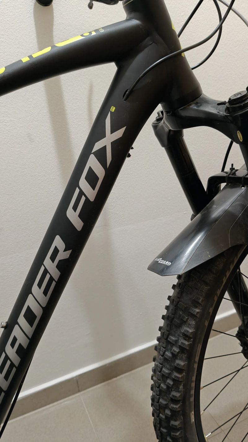 Trailový hardtail Leader Fox Belmont 27,5+