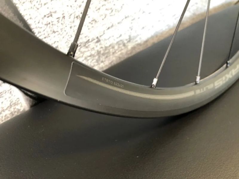 Nová zapletená kola Axis Elite