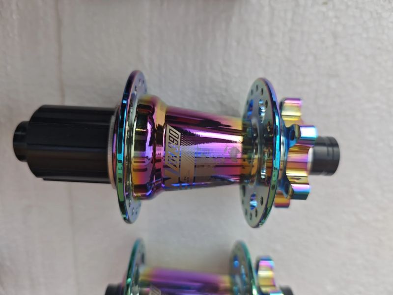 Náboje přední a zadní různé 