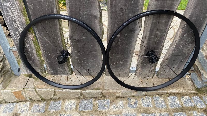 Výplety ROVAL/SPECIALIZED 27,5 / 29 mullet sundané z nového kola