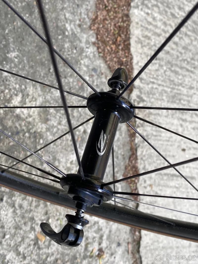 Karbonová kola Zipp 202