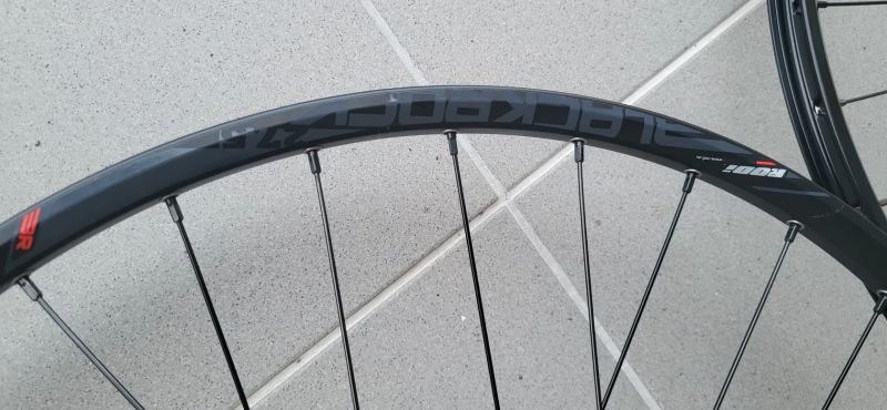 ZAPLETENÁ KOLA 27,5"