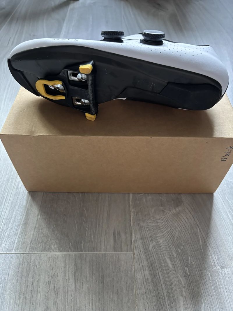 Silniční tretry Fizik Carbon vento 42,5