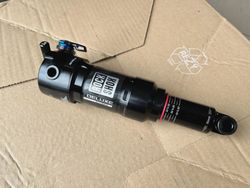 Rock Shox Deluxe Ultimate RCT 185x50 Trunnion // 2025 // NOVÝ