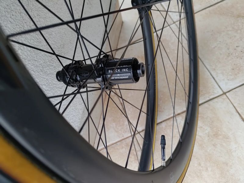 Zapletená kola Black Inc Thirty